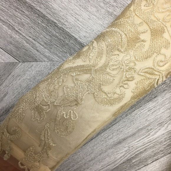 Chi Chi London | Gilded Grace Lace Dress Size 4 - Picture 8 of 9